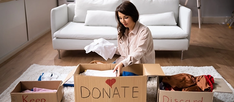 Decluttering Services background